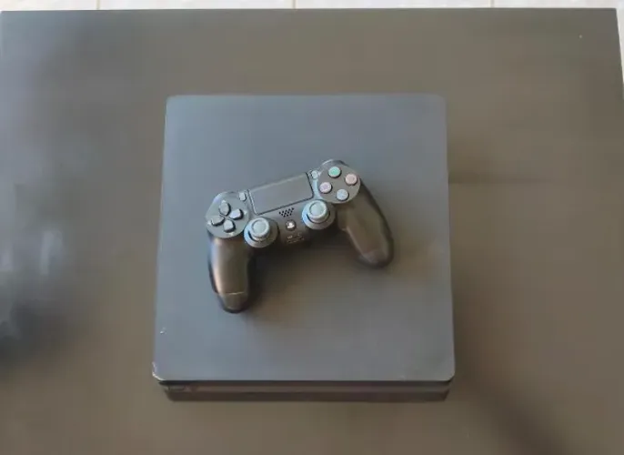 PS4 Slim 1TB de memória