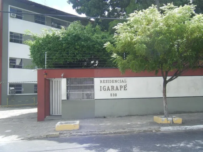 Apartamento com 3 dormitórios para alugar, 80 m² por R$ 1.220,00/mês - Parangaba - Fortale