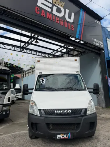 IVECO DAILY 70C17 2013 COM AR CONDICIONADO 
