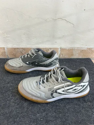 Chuteira Futsal Umbro Pro 5 Club Tam. 38/39 - Excelente Estado