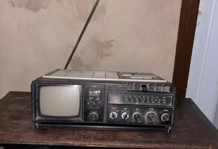 RADIO TV CASSETE CONIC.. FAVOR LER DESCRIÇÃO 