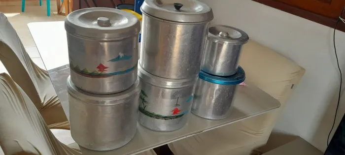 Porta mantimentos em alumínio retro antigo.