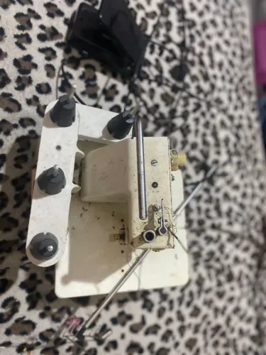 Máquina de costura Galoneira Semi Industrial 2 agulhas GK257B