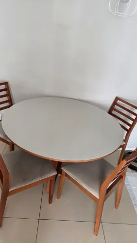 Mesa Off White de Vidro Linda