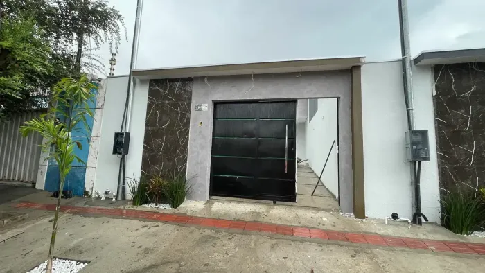 LINDA CASA NOVA A VENDA NO ALTOS DO COXIPÓ