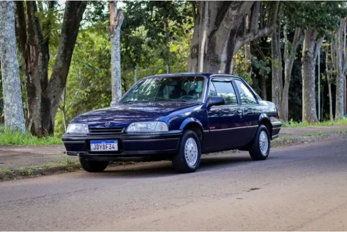 Chevrolet Monza GL 1.8 Efi/ SL/ L/ 650/barc. 2e4p (álcool) 1995