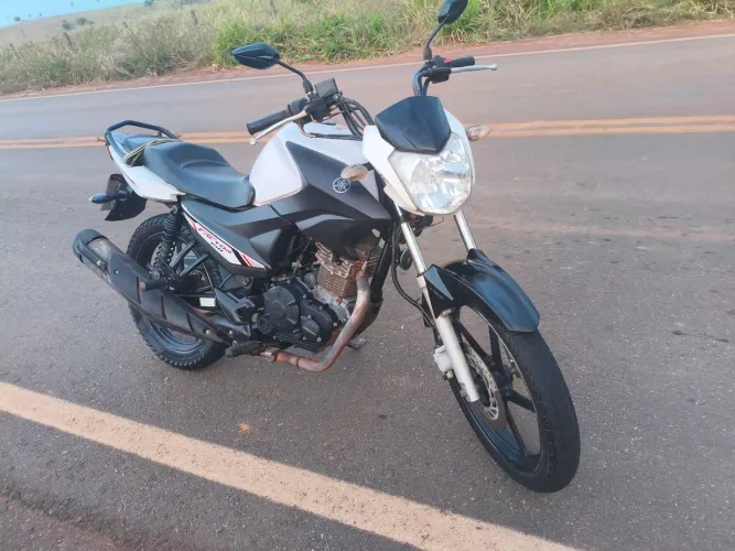 Factor 150 ED único dono, tirei na loja. Moto detalhes de uso. Valor 15 mil de tabela.