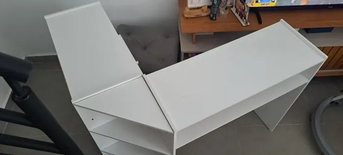 Escrivaninha ou mesa de trabalho em L