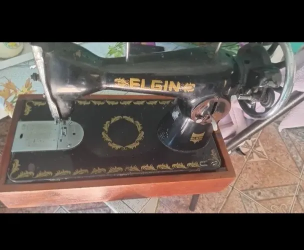 Maquina de costura pretinha