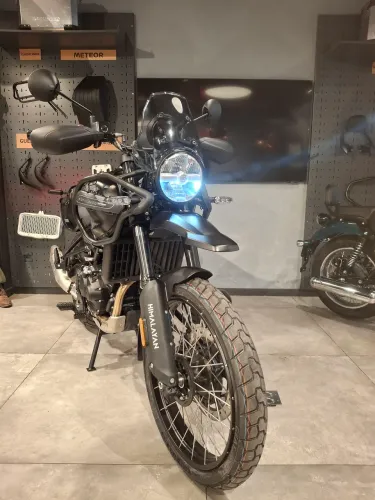 Himalayan Mana Black 450cc - Amanda