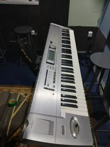 Korg Triton lê 76
