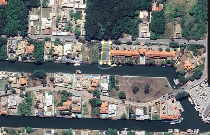 Terreno à venda na Marina de Búzios com frente para o canal navegável
