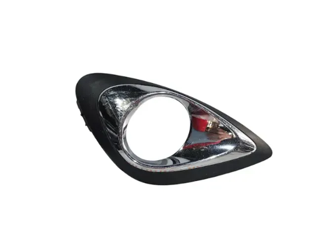 Moldura de Milha Direita Nissan March 2015 / 2020
