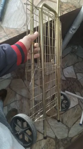 Vendo esse carinho mercado só 1 arame meio solto .45 reais no pix