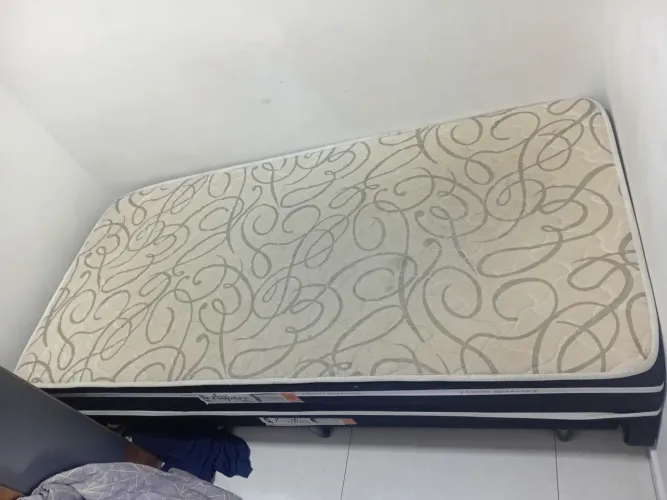 Bi cama, puxa outra cama em baixo