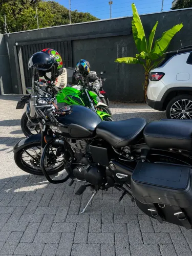 Royal Enfield Classic 500 Stealth black
