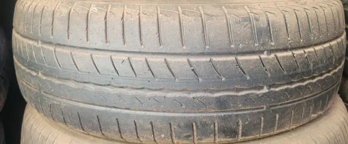 Pneu 195 60 15 Pirelli usado em até 10x de R$12,00 no cartão de crédito 