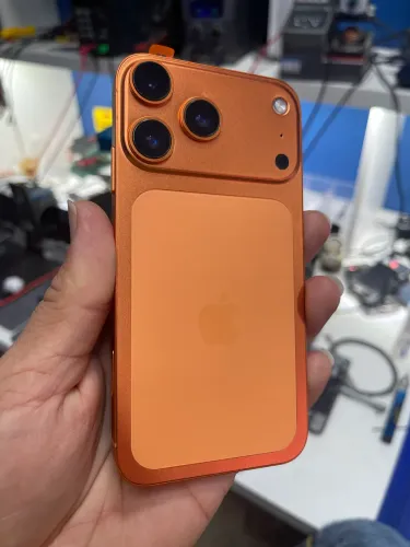 iPhone 11 64 GB com estética 17 PRO
