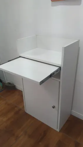 Armário com Bandeja para Notebook