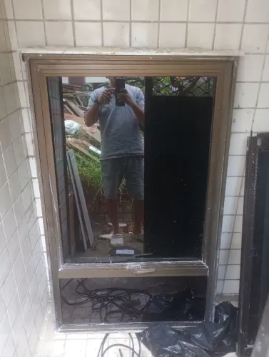 Janelas de Alumínio em perfeito estado e conservado