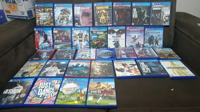 Vendo lote de jogo de ps4 mídia física