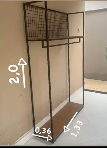 Armário com arara embutida 