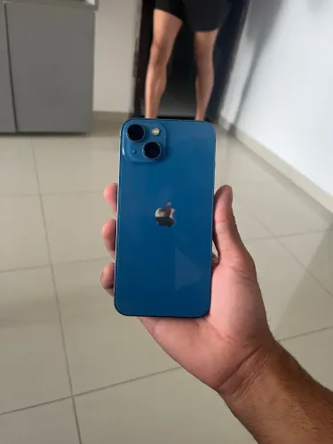 iPhone 13 256GB mínimo detalhe na tela
