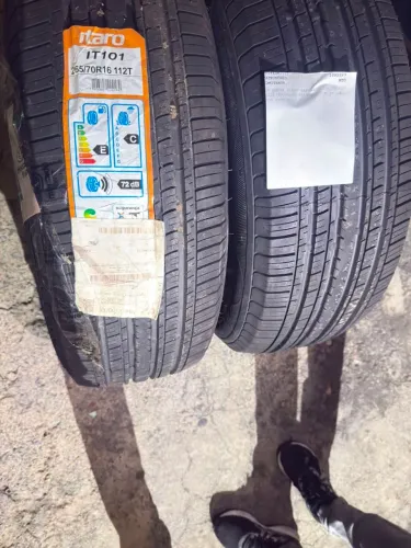 2 Pneus novos para picapes