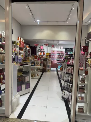 Vende se loja de cosméticos