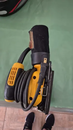 VENDO LIXADORA ORBITAL DEWALT 