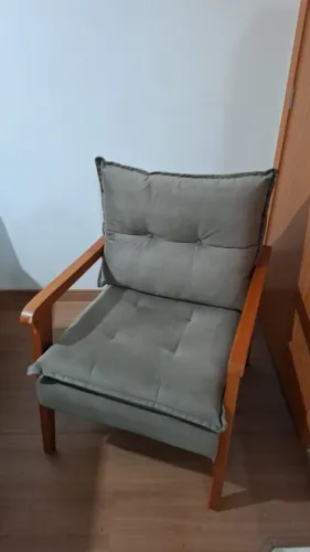 Duas cadeiras/Poltronas cinza pouca usadas. Detalhe no uso.