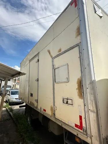 Vendo baú para caminhão 
