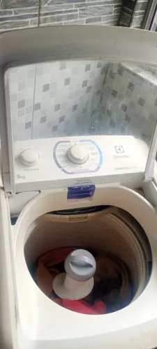 Máquina de lavar Eletrolux 50 pra levar logo