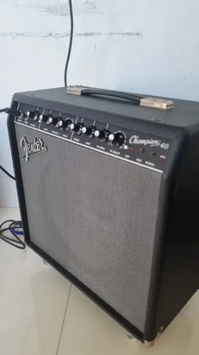 Cubo Fender Champion 40 de guitarra.