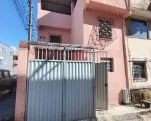 Ótima casa triplex no Conjunto Pirajá