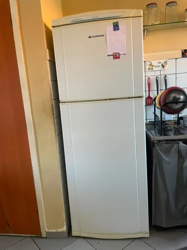 Vende-se geladeira *