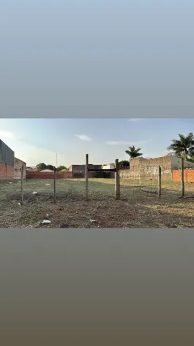 Vendem-se 2 terrenos juntos, tamanho da área total 30m x 45m (=1.350m2).
