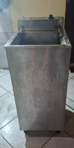 Fritadeira de chão água e óleo 5.000 watts Progás. 24 litros em ótimo estado. . 