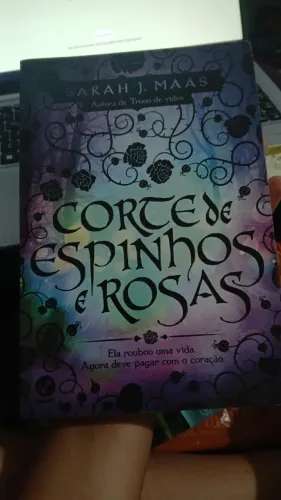 Série " Corte de espinhos e rosas" - Livro 1