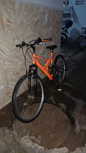 Bicicleta aro 26 com molas