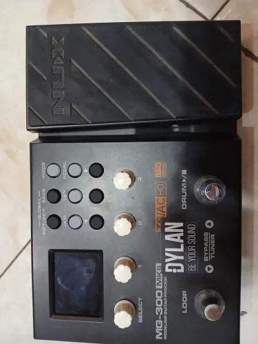 Multiefeitos Nux MG300 mkll