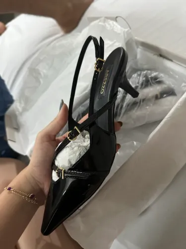 Sapato slingback Arezzo verniz preto