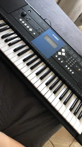 Teclado Yamaha PSR e333