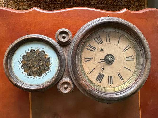 Relogio de parede antigo modelo oval oito