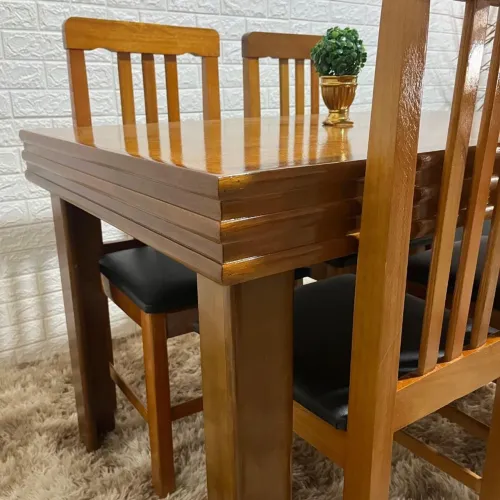 Mesa com 4 cadeiras estofados macios super novo!!!