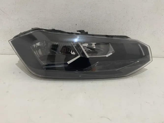 Farol Polo Virtus 2018 2019 2020 2021 Lado Direito Friso Preto (Arteb)