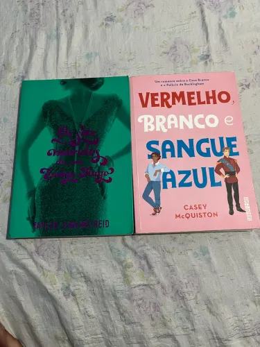 Vende-se livro sete maridos de evelyn hugo (livro novo) e Vermelho, Branco e Sangue Azul.