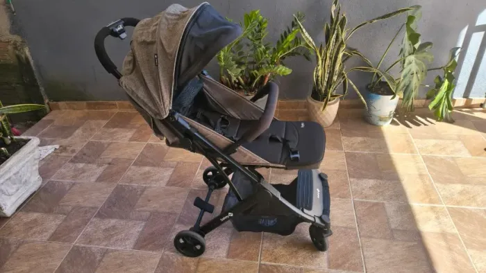Vendo carrinho de bebê