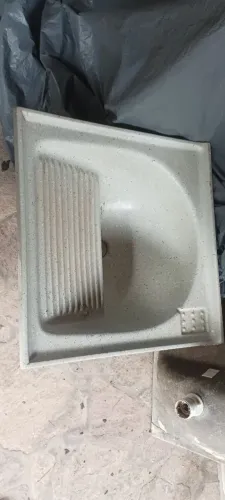 Tanque de lavar roupa de fibra medindo 1,10 x 0,55