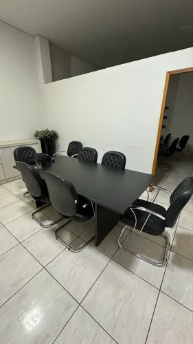 Mesa reunião com cadeiras